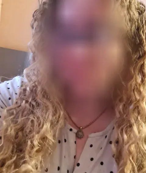 Alexandra, 26