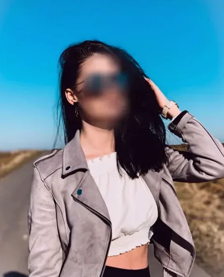 Bernadette, 32