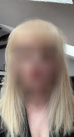 Claudia, 27
