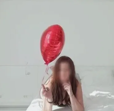 Emily, 27