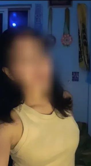 Isabella, 22