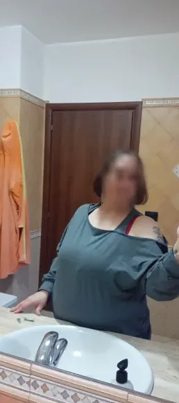 Ivana, 38