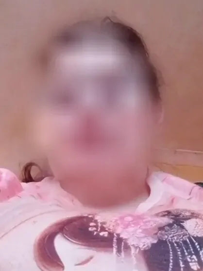 Lara, 38