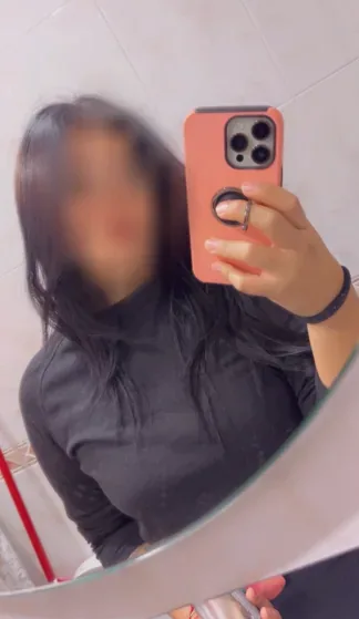 Manuela, 30
