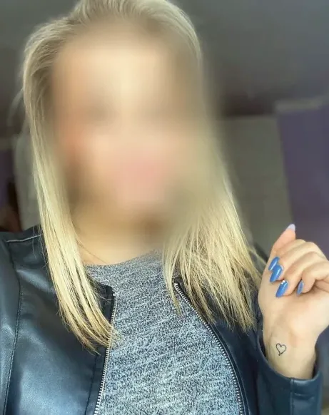 Manuela, 21