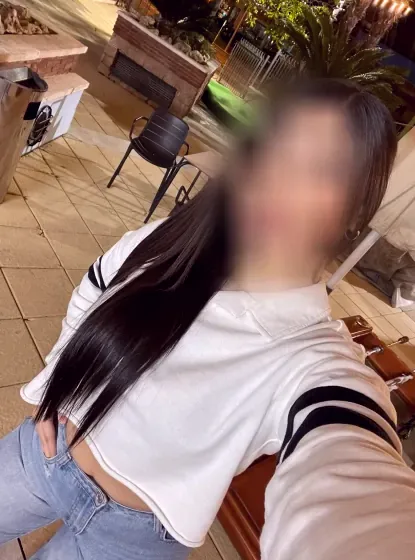 Nina, 24