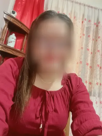 Nina, 38