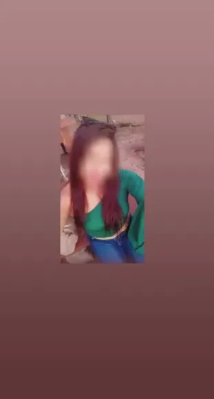 Rosa, 26