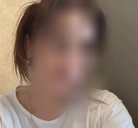 Yvonne, 35